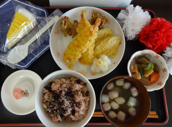 敬老の日祝い膳_天ぷらと煮物と手毬麩のお吸い物