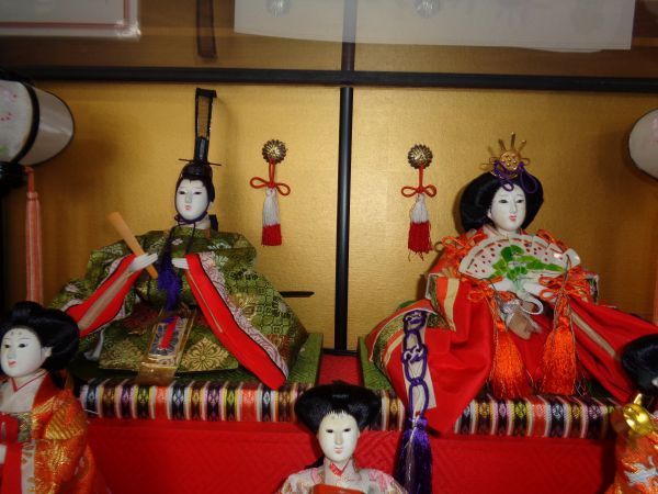 端正な顔立ちのおひなさまです 端正な顔立ちのおひなさまです